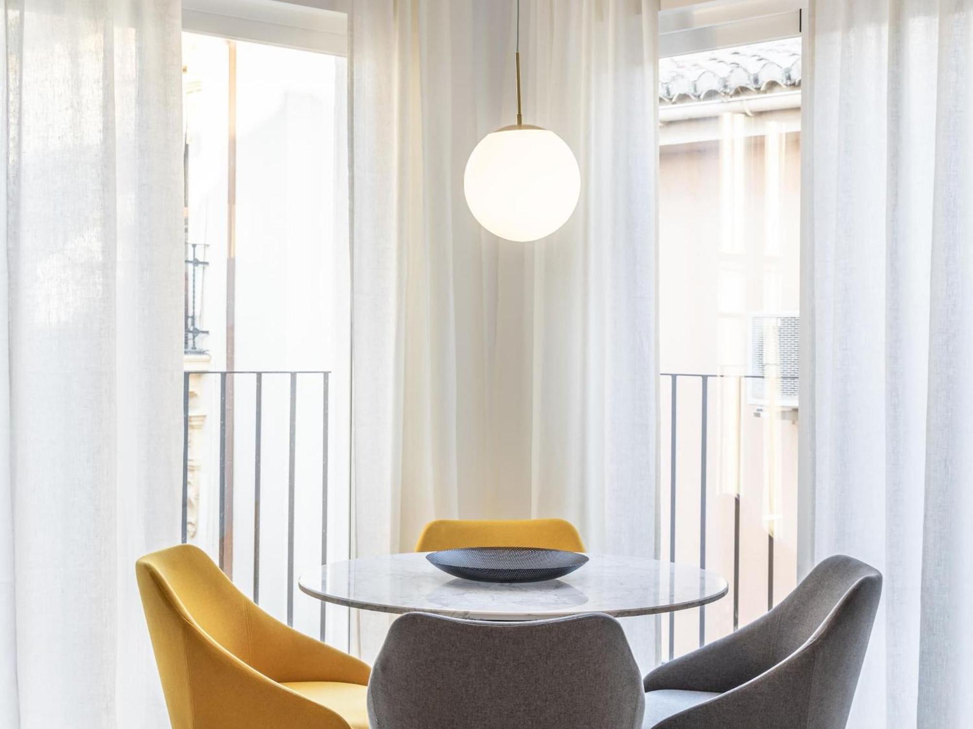 Central Stylish And Elegant 1 & 2 Bedroom Apartments III Granada Eksteriør bilde